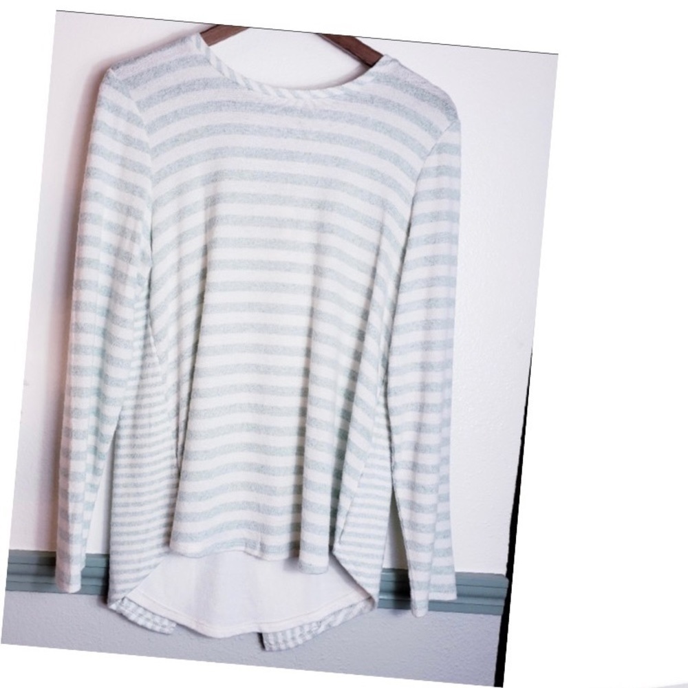 Peyton Primrose Long sleeve split back top